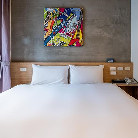 Check Inn Express Taichung Yizhong Exterior foto